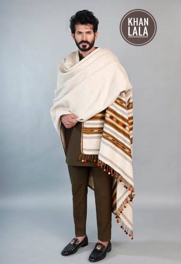 Volan cream bumble shawl